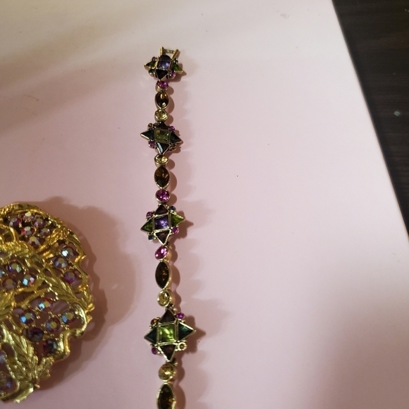 Gold color Vintage bracelet and vintage Sarah Coventry brooch - Picture 10 of 13